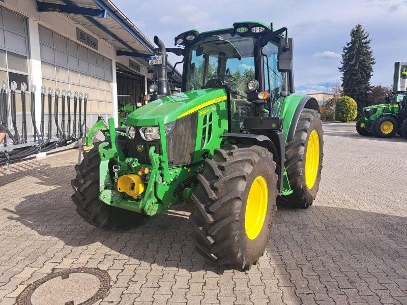 John Deere 6090M