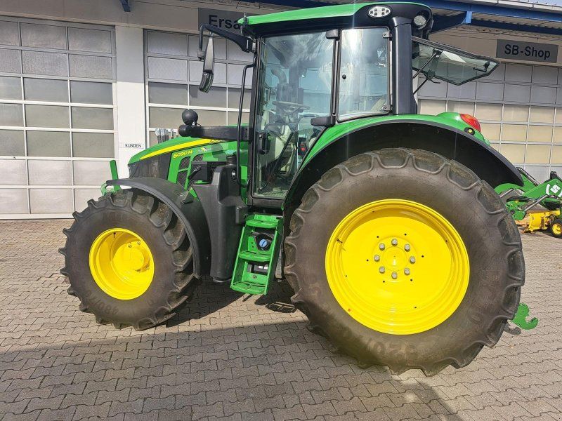 John Deere 6090M