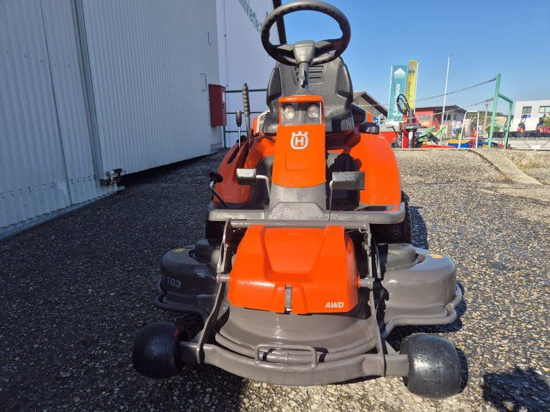 Husqvarna R216T AWD
