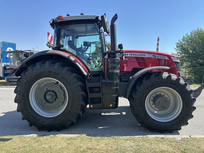 Massey Ferguson 8740 S (Stage V)