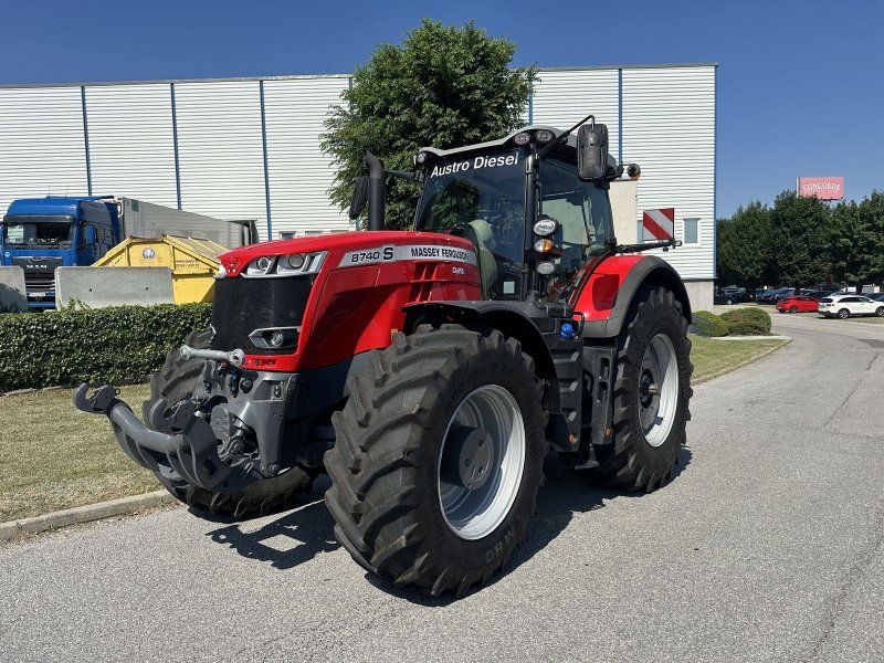 Massey Ferguson 8740 S (Stage V)