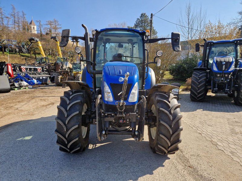 New Holland T 5.85