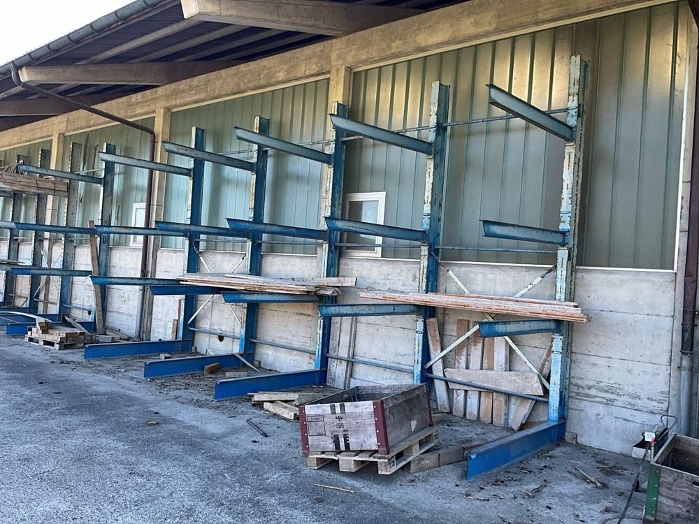 Cantilever rack