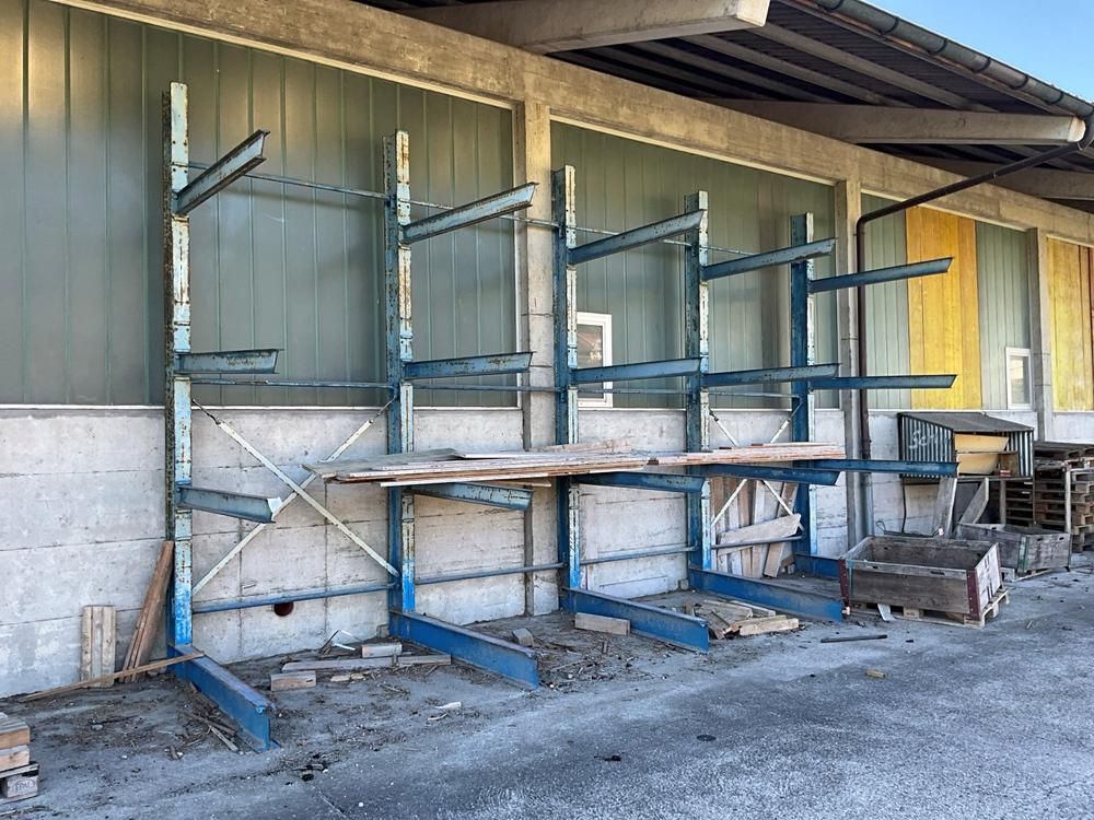 Cantilever rack