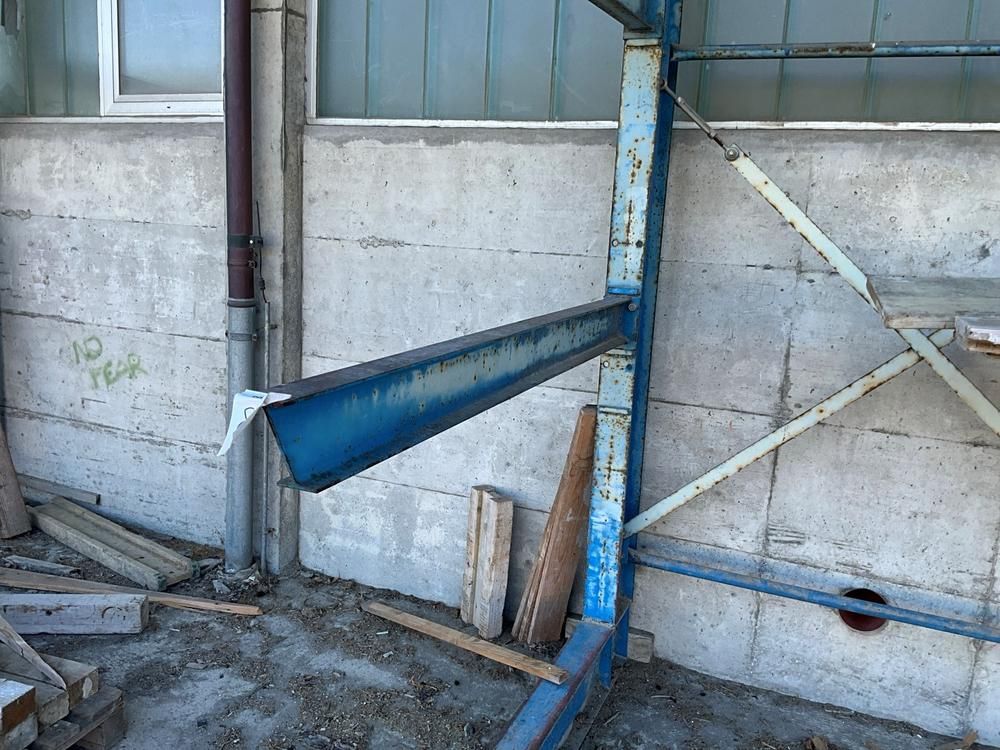 Cantilever rack