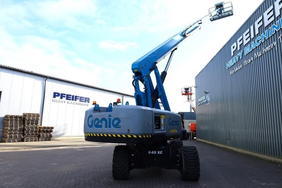 Genie S85XC Valid inspection, Diesel, 4x4 Drive, 28m Wor