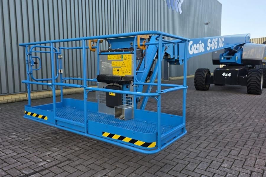 Genie S85XC Valid inspection, Diesel, 4x4 Drive, 28m Wor