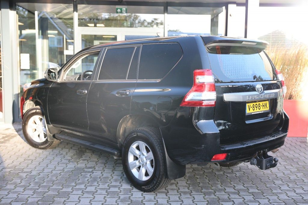 Toyota Landcruiser 150 2.8 D-4D 5DRS ACTIVE A/T VAN