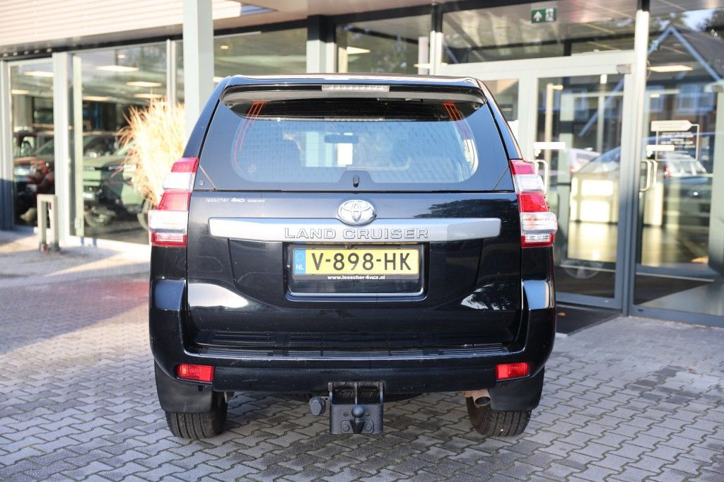 Toyota Landcruiser 150 2.8 D-4D 5DRS ACTIVE A/T VAN