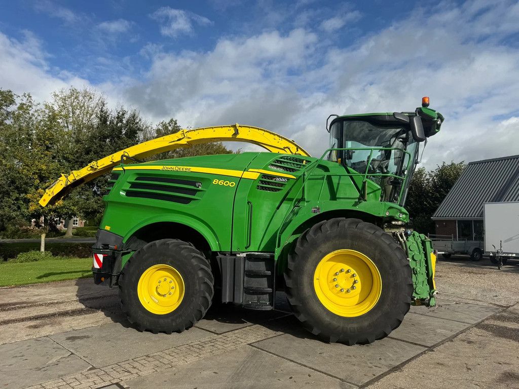 John Deere 8600 JD 8600 4 WD 40 KM Harvester Airco Combine