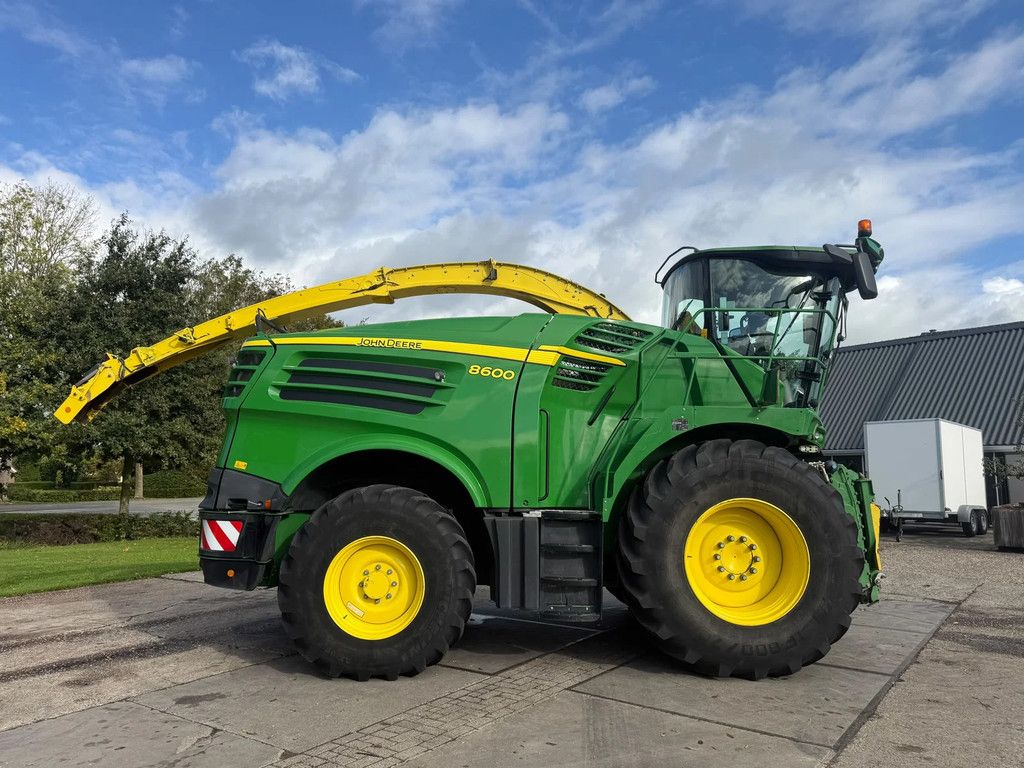 John Deere 8600 JD 8600 4 WD 40 KM Harvester Airco Combine