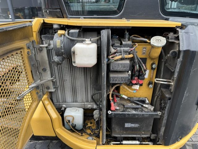 CAT 303cr Bj22 2500ur 3.2T Minigraver Minikraan Full option ZGST