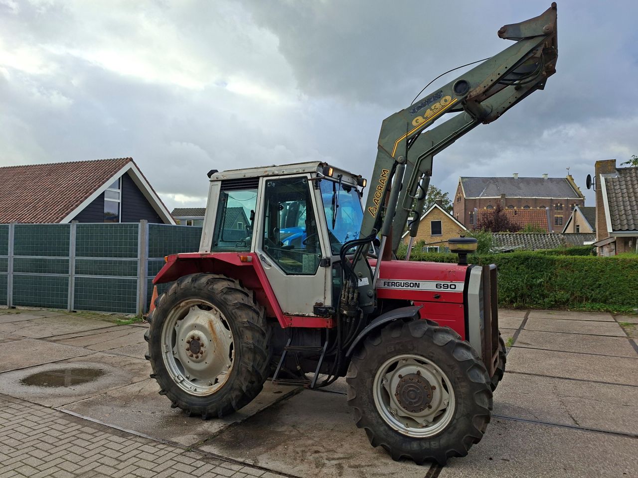 Massey Ferguson 690 met voorlader