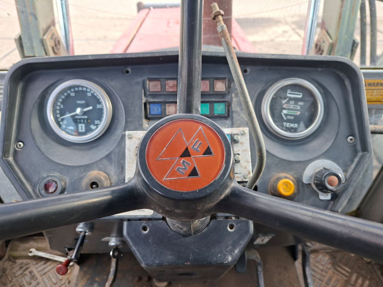 Massey Ferguson 690 met voorlader