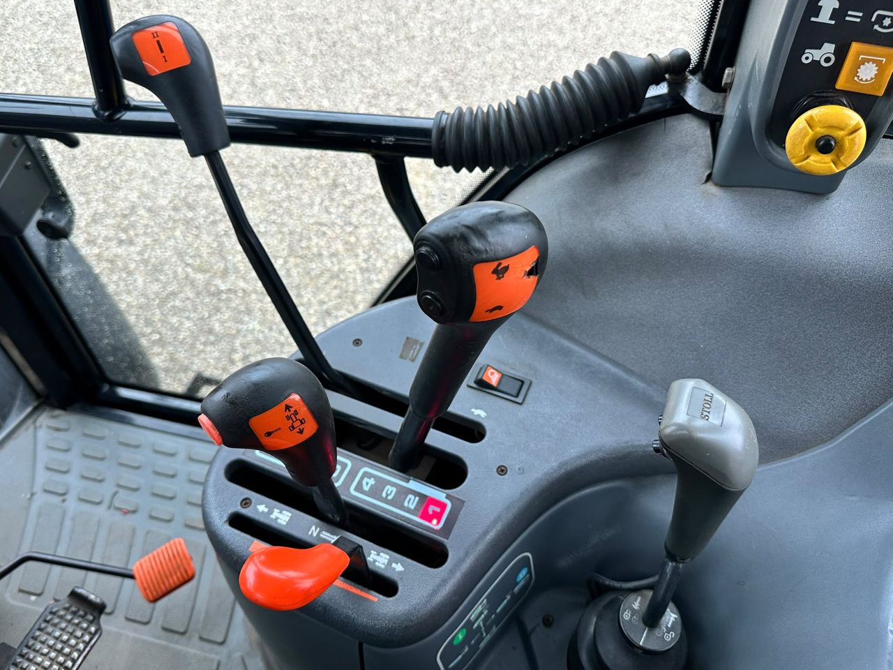 New Holland TS 90
