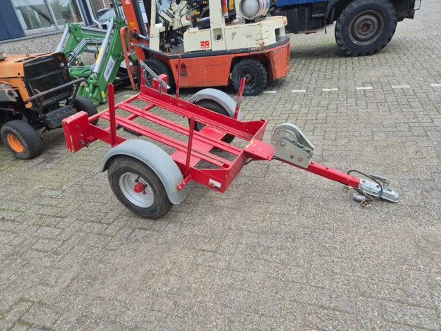 Aanhanger voor vervoer trilplaat.