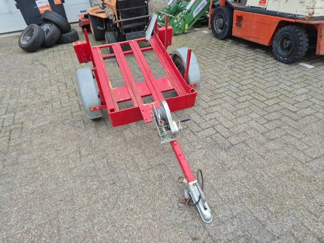 Aanhanger voor vervoer trilplaat.