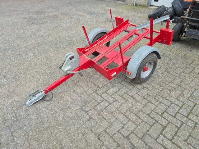 Aanhanger voor vervoer trilplaat.