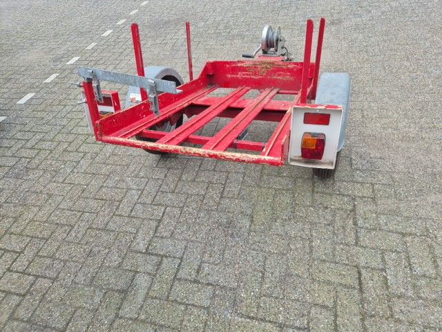Aanhanger voor vervoer trilplaat.