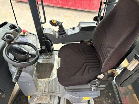 HAMM DV70 TRILL WALS MET KANTENSCHNEIDER