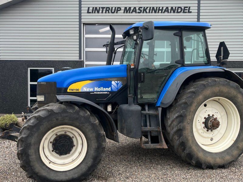 New Holland TM190 SS med frontlift