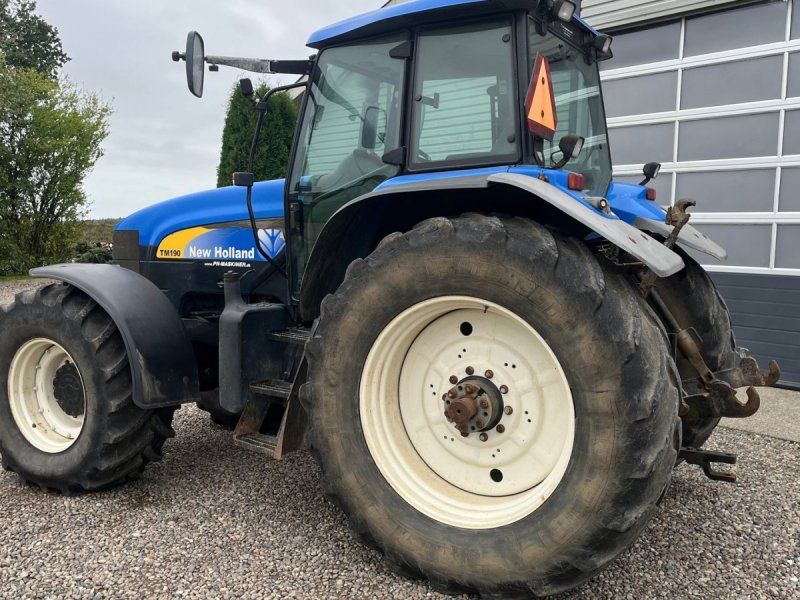 New Holland TM190 SS med frontlift