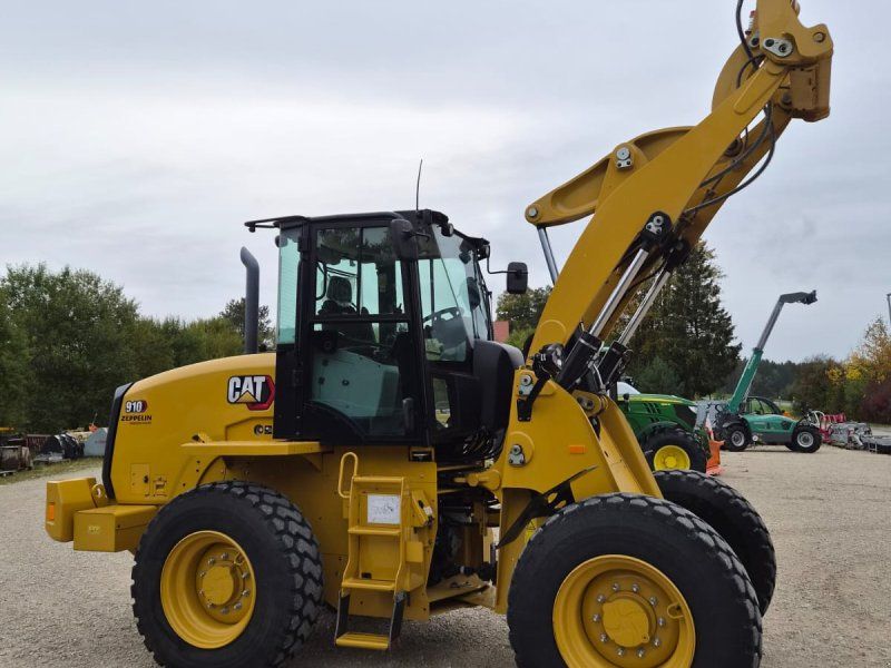 Cat 910 High Lift