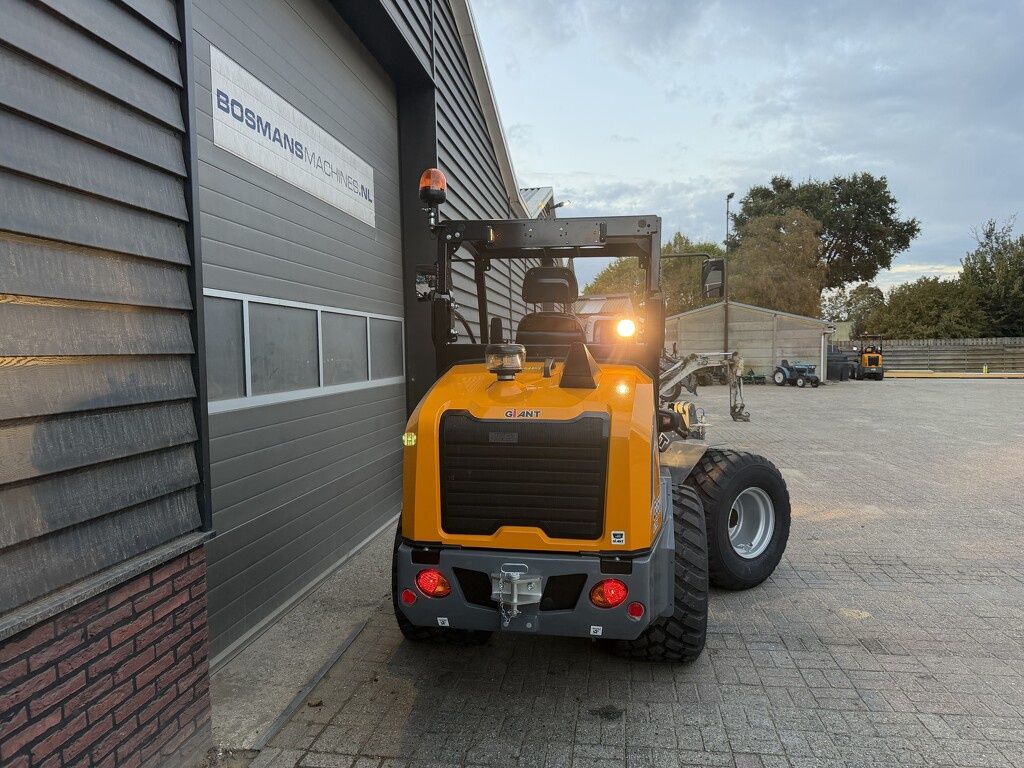 Giant G3500 X-TRA shovel NIEUW