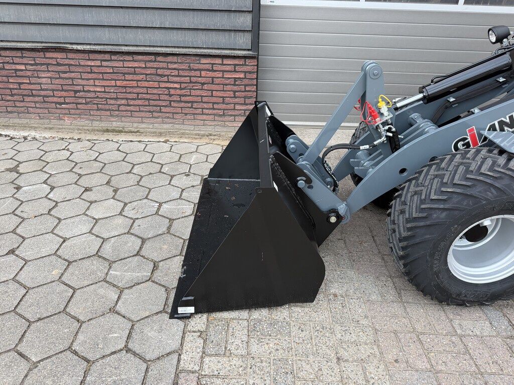 Giant G2500 X-TRA HD shovel NIEUW met PRO-INCHING