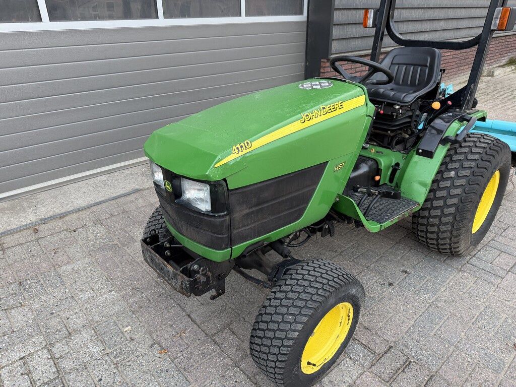 John Deere 4110 Compacttrekker (4WD / HST)