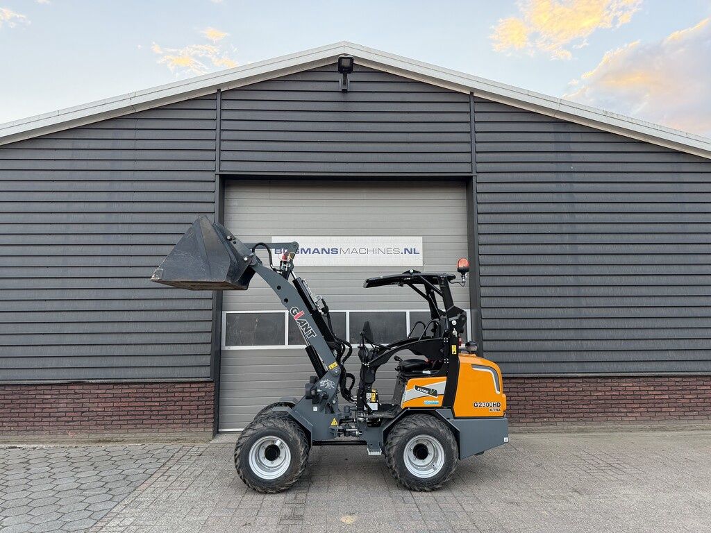 Giant G2300 X-TRA HD minishovel 2026 56 uur
