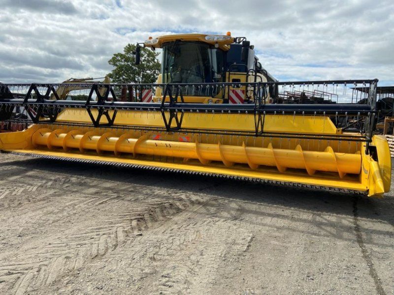 New Holland CR 9090 ELEVATION