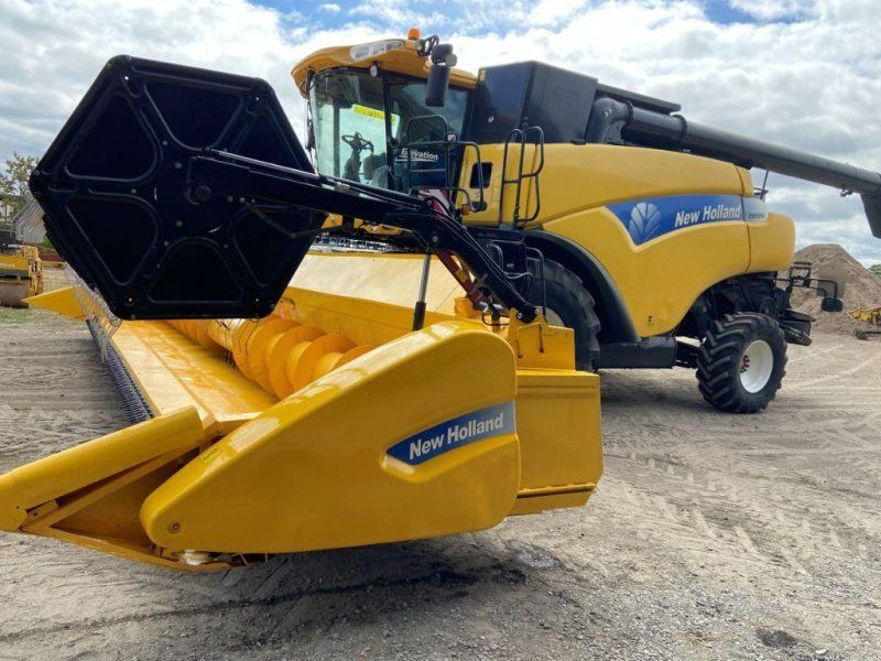 New Holland CR 9090 ELEVATION