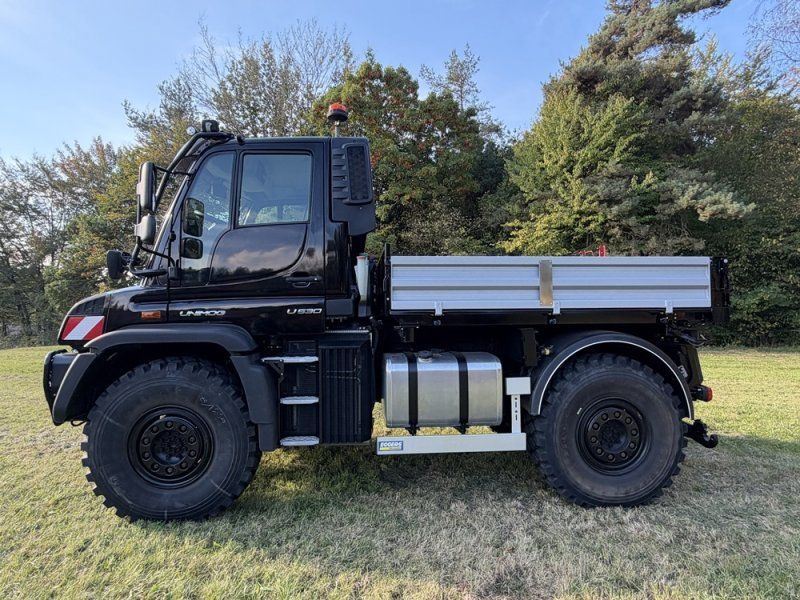 Mercedes-Benz Unimog U530 Agrar aus Ez. 2022, Farbe Schwarz