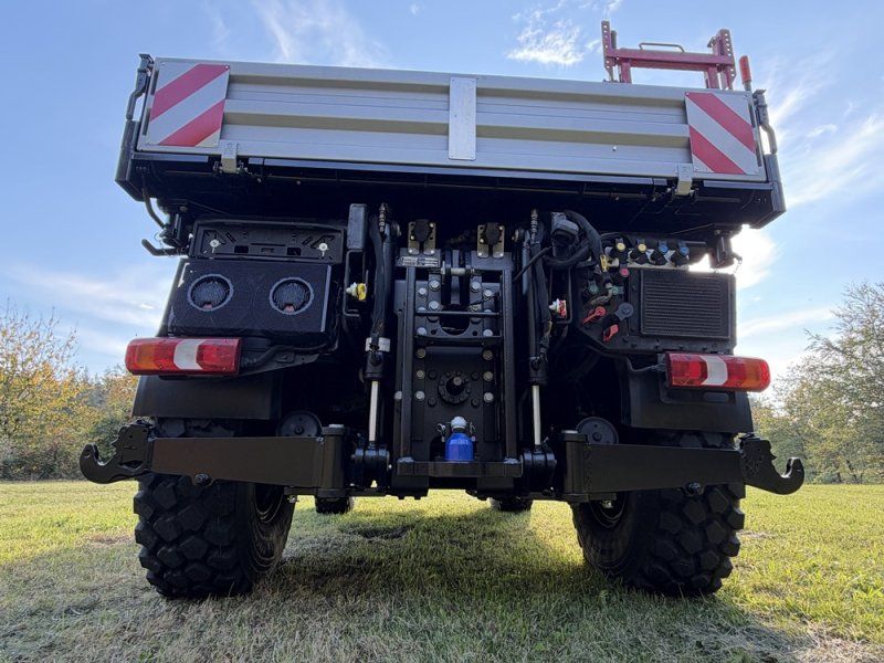 Mercedes-Benz Unimog U530 Agrar aus Ez. 2022, Farbe Schwarz