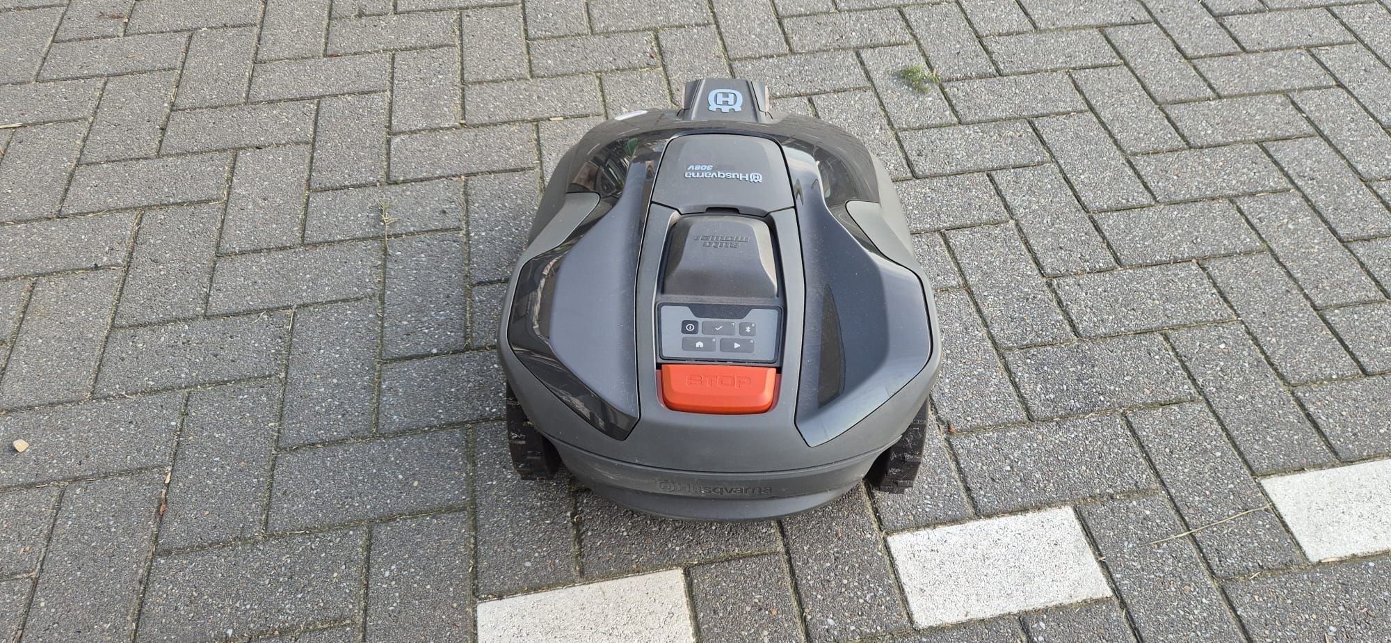 Husqvarna 308V 800m² robotmaaier incl. ingebouwde 4g-module!
