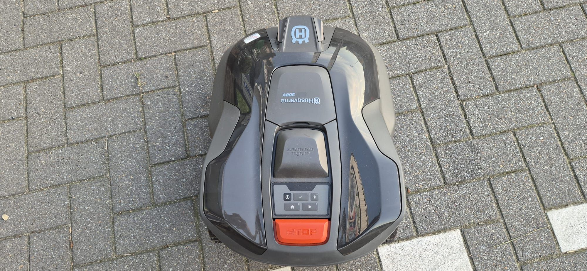 Husqvarna 308V 800m² robotmaaier incl. ingebouwde 4g-module!