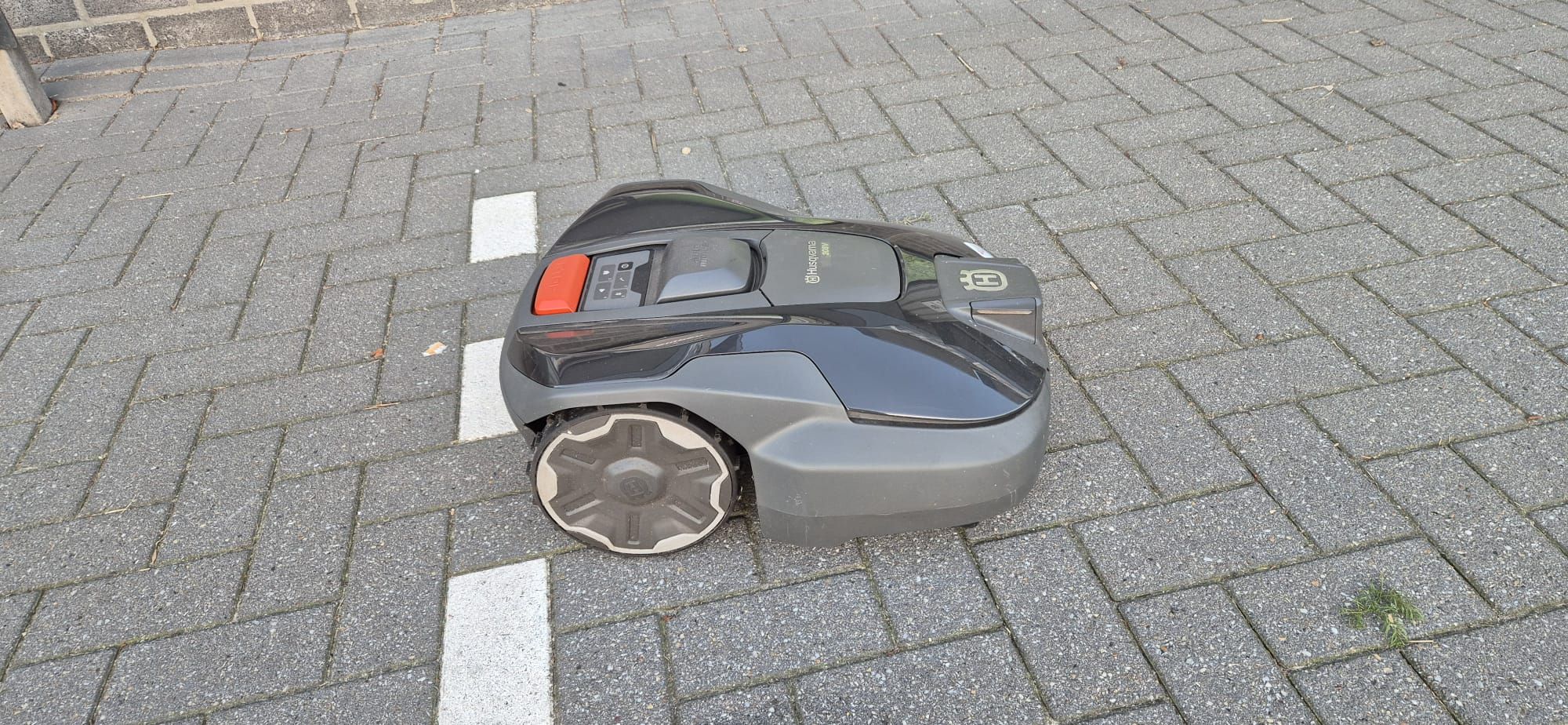 Husqvarna 308V 800m² robotmaaier incl. ingebouwde 4g-module!