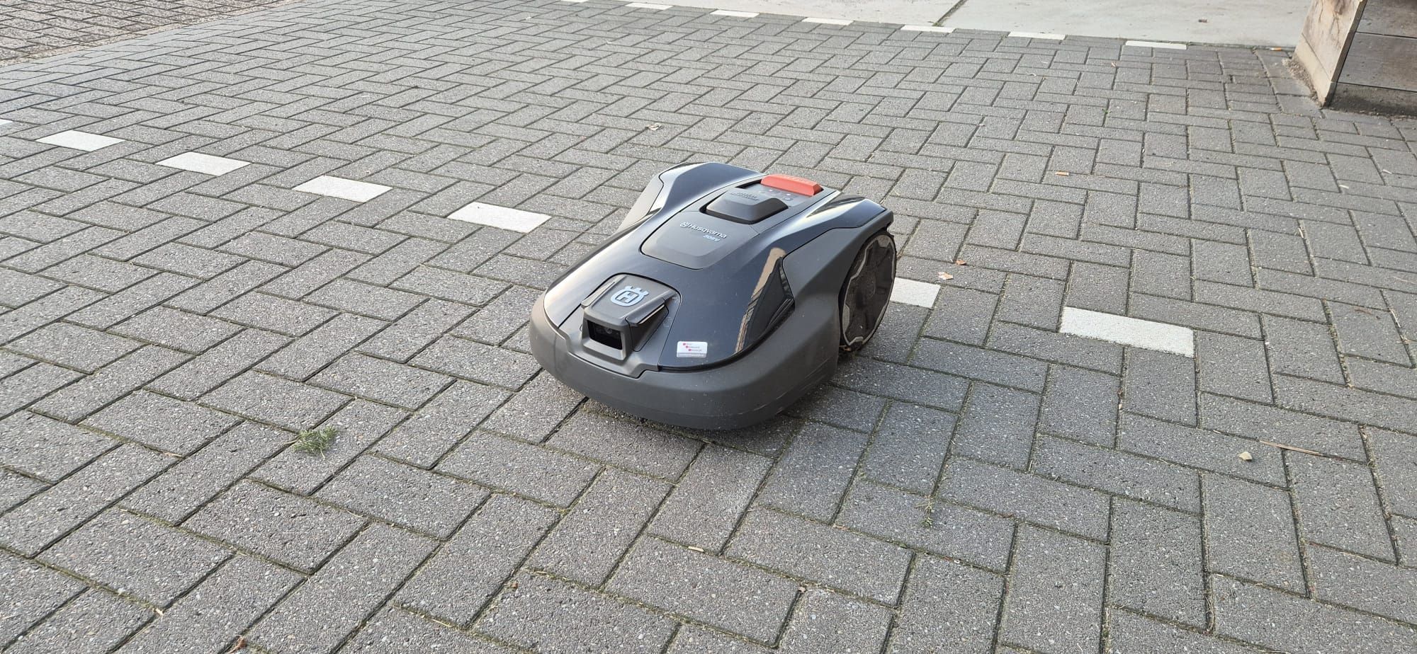 Husqvarna 308V 800m² robotmaaier incl. ingebouwde 4g-module!