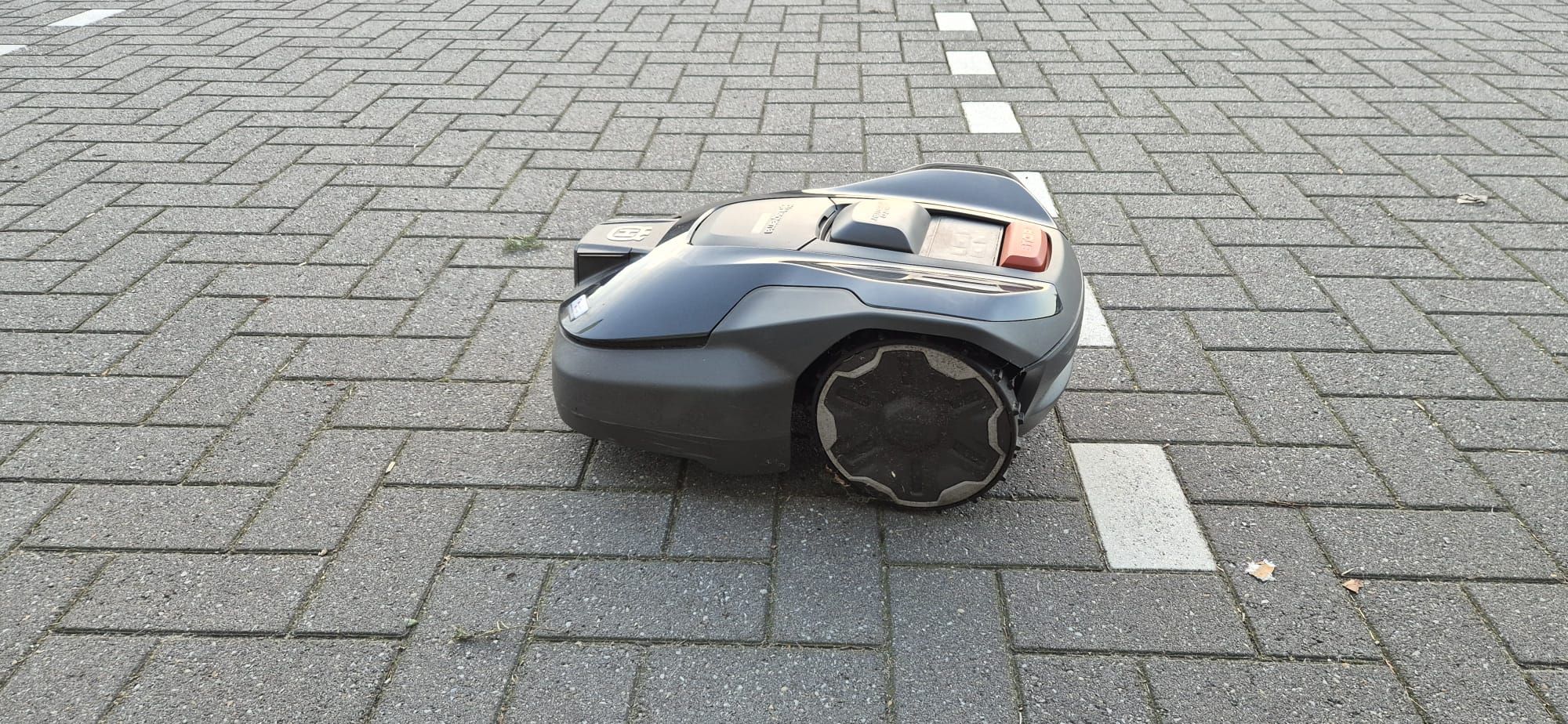 Husqvarna 308V 800m² robotmaaier incl. ingebouwde 4g-module!