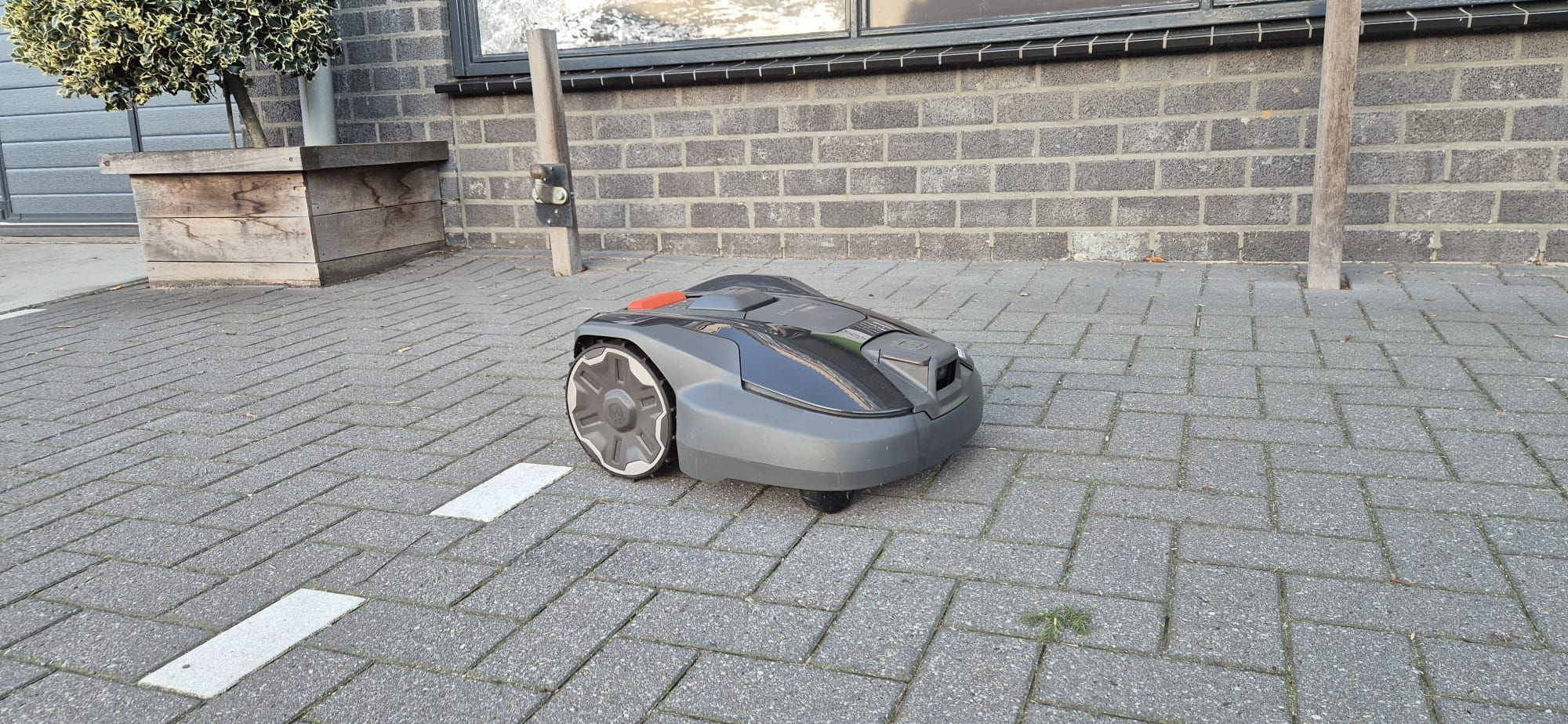 Husqvarna 308V 800m² robotmaaier incl. ingebouwde 4g-module!