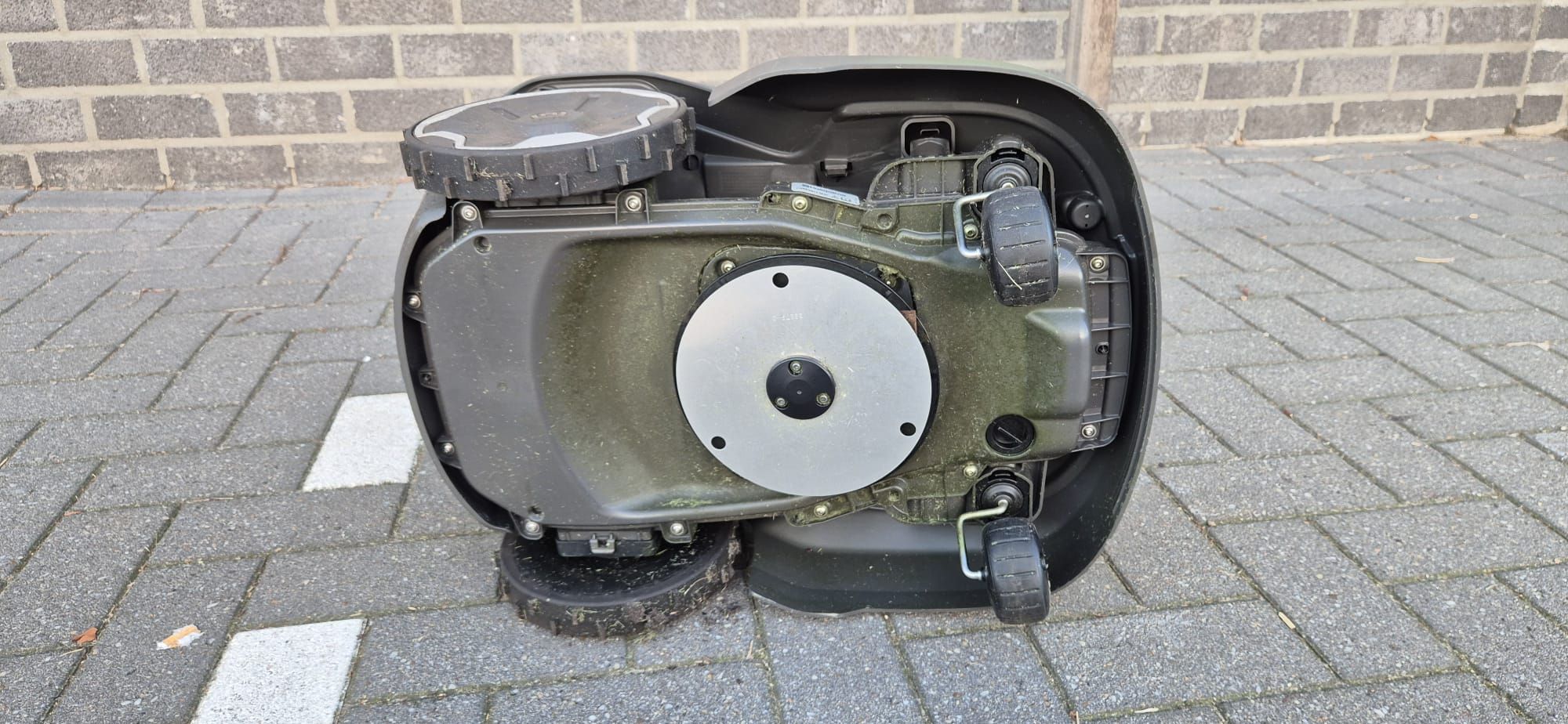 Husqvarna 308V 800m² robotmaaier incl. ingebouwde 4g-module!