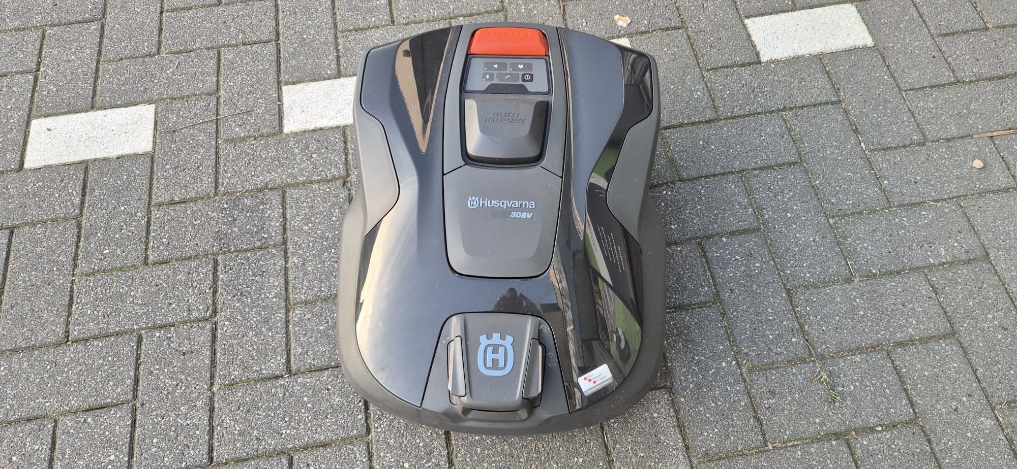 Husqvarna 308V 800m² robotmaaier incl. ingebouwde 4g-module!