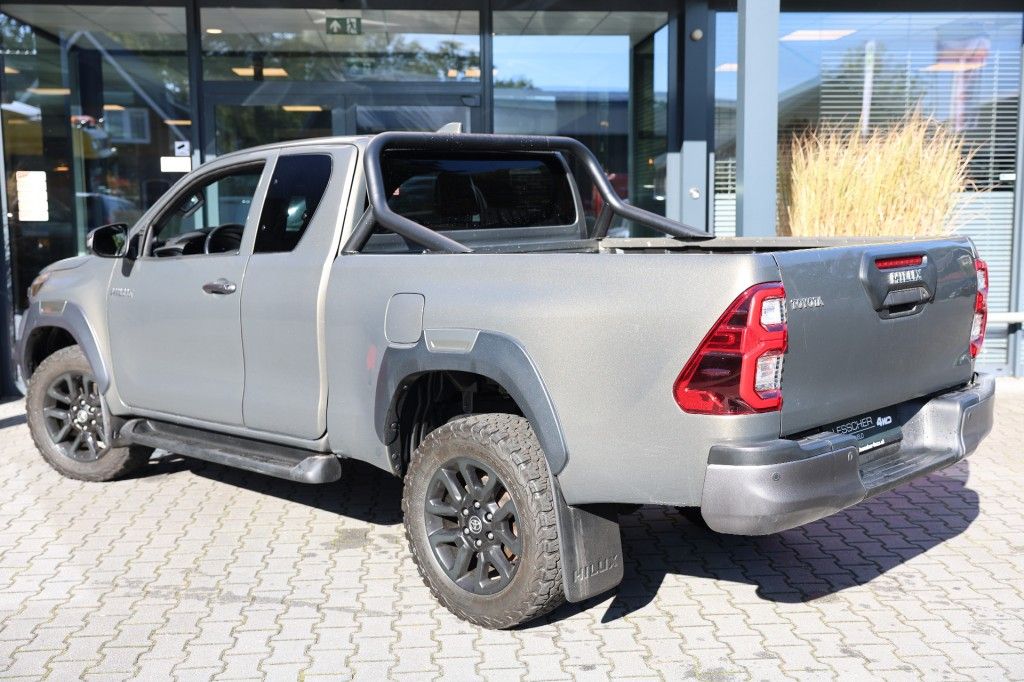 Toyota Hilux 2.8 D-4D X-TRA CAB INVINCIBLE 4WD VAN