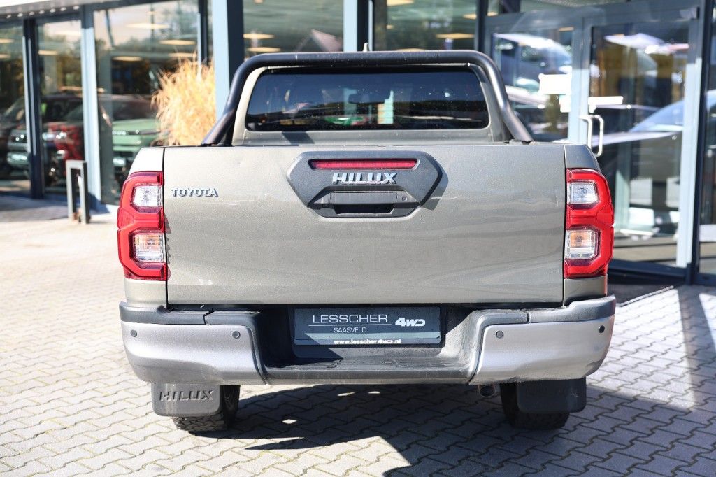 Toyota Hilux 2.8 D-4D X-TRA CAB INVINCIBLE 4WD VAN