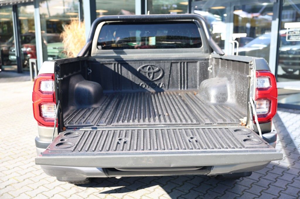 Toyota Hilux 2.8 D-4D X-TRA CAB INVINCIBLE 4WD VAN