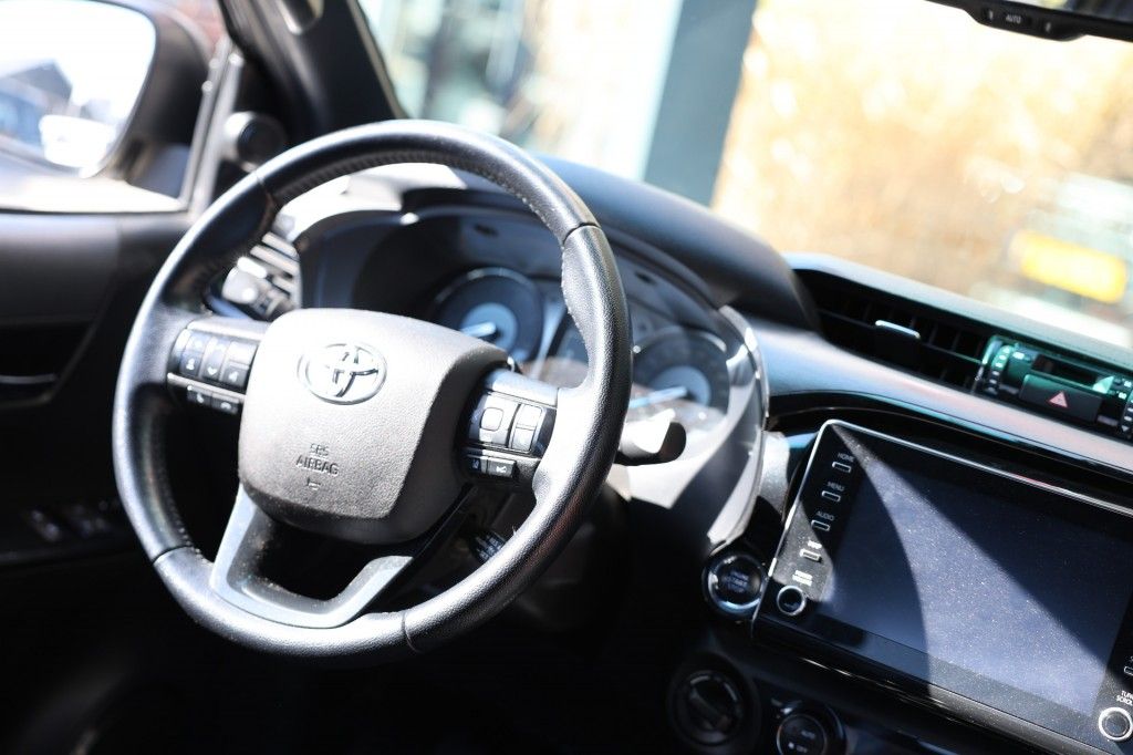 Toyota Hilux 2.8 D-4D X-TRA CAB INVINCIBLE 4WD VAN