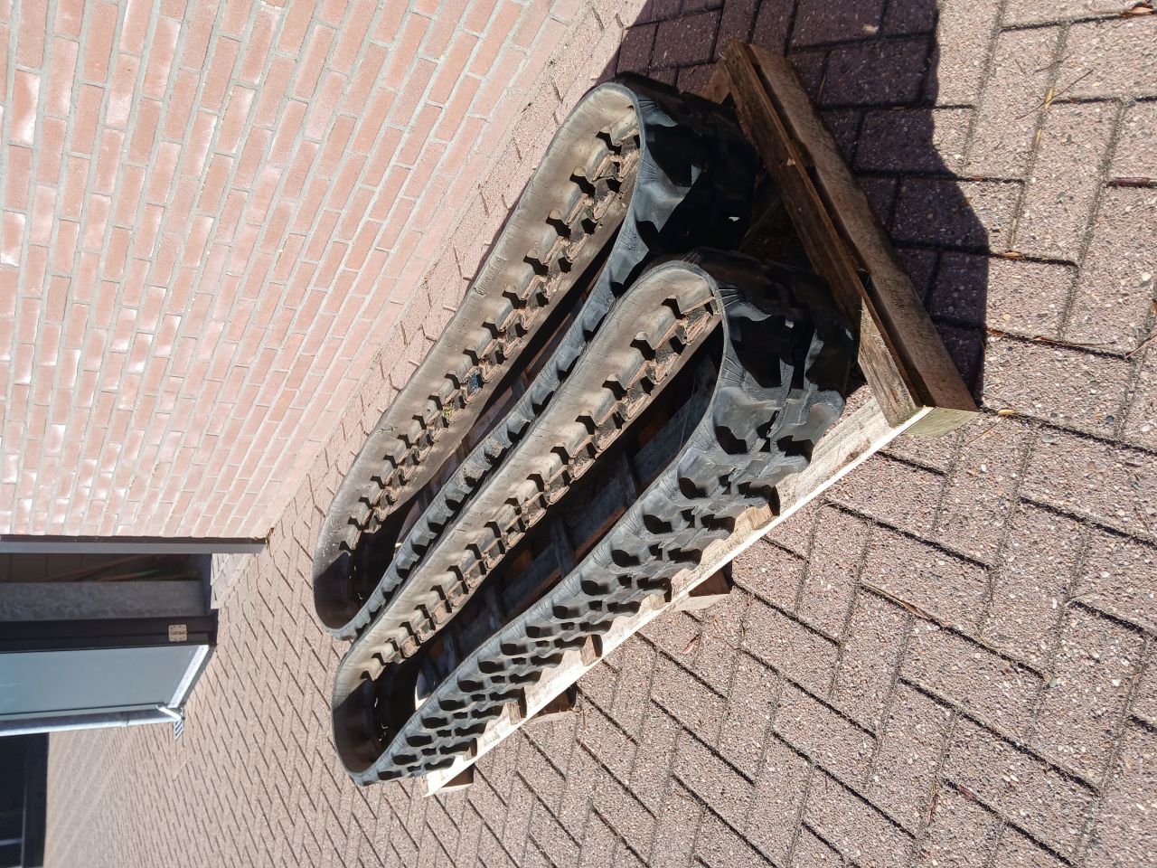 Rupsen tracks hoogwerker minigraver 230x96x38 als nieuw.