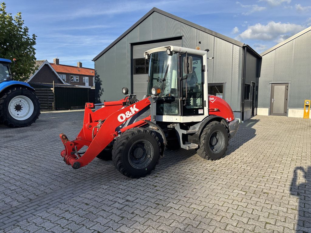 O&K L5.5 Shovel met Bak en Palletbord.