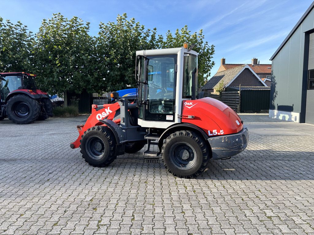 O&K L5.5 Shovel met Bak en Palletbord.